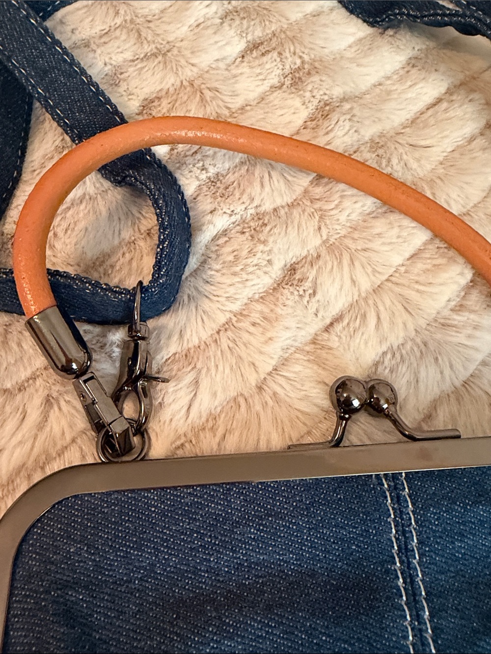 Denim Kiss Lock Crossbody Bag - Picture 3 of 4